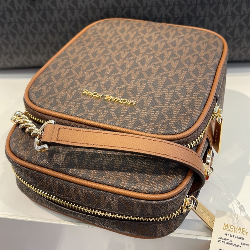 MICHAEL KORS
Jet Set Travel Medium Logo Crossbody Flight Bag
Style # 35… - Picture 8 of 16